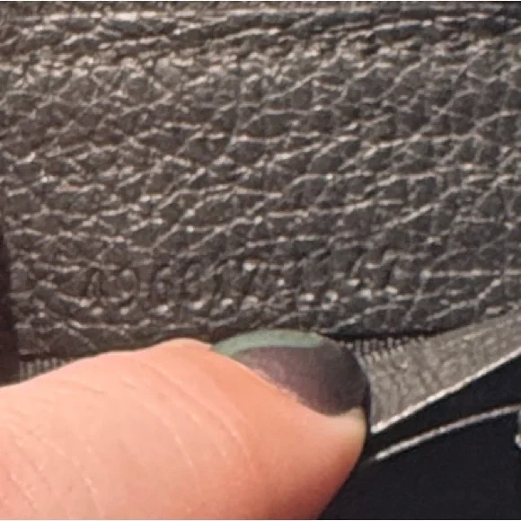 *SOLD* Gucci Black Leather Wallet with Green and Red Stripe - Picture 9 of 9